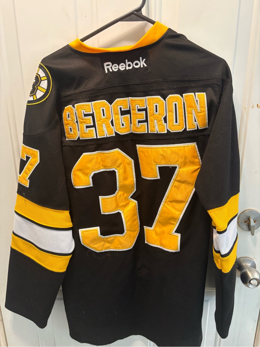 Boston Bruins Brad Marchand jersey - Picture 2 of 6